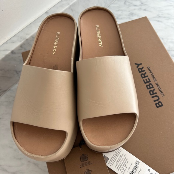 Burberry Platform Sandals - Picture 4 of 4